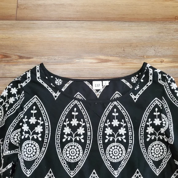 GAP Women's Top Black White Embroidered Blouse  Extra Small XS Boho 3/4 Sleeve - Picture 3 of 7